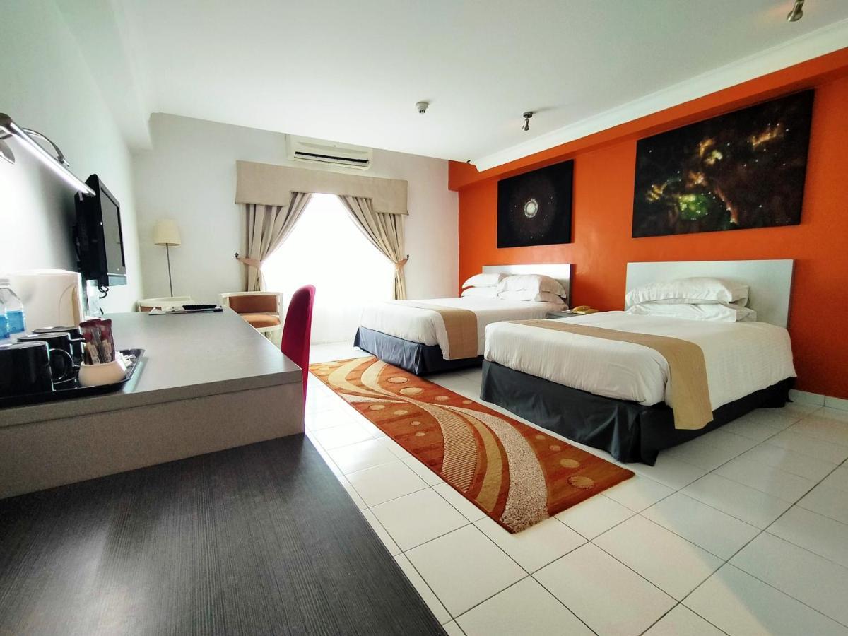 Klana Beach Resort Петалинг Джая Екстериор снимка