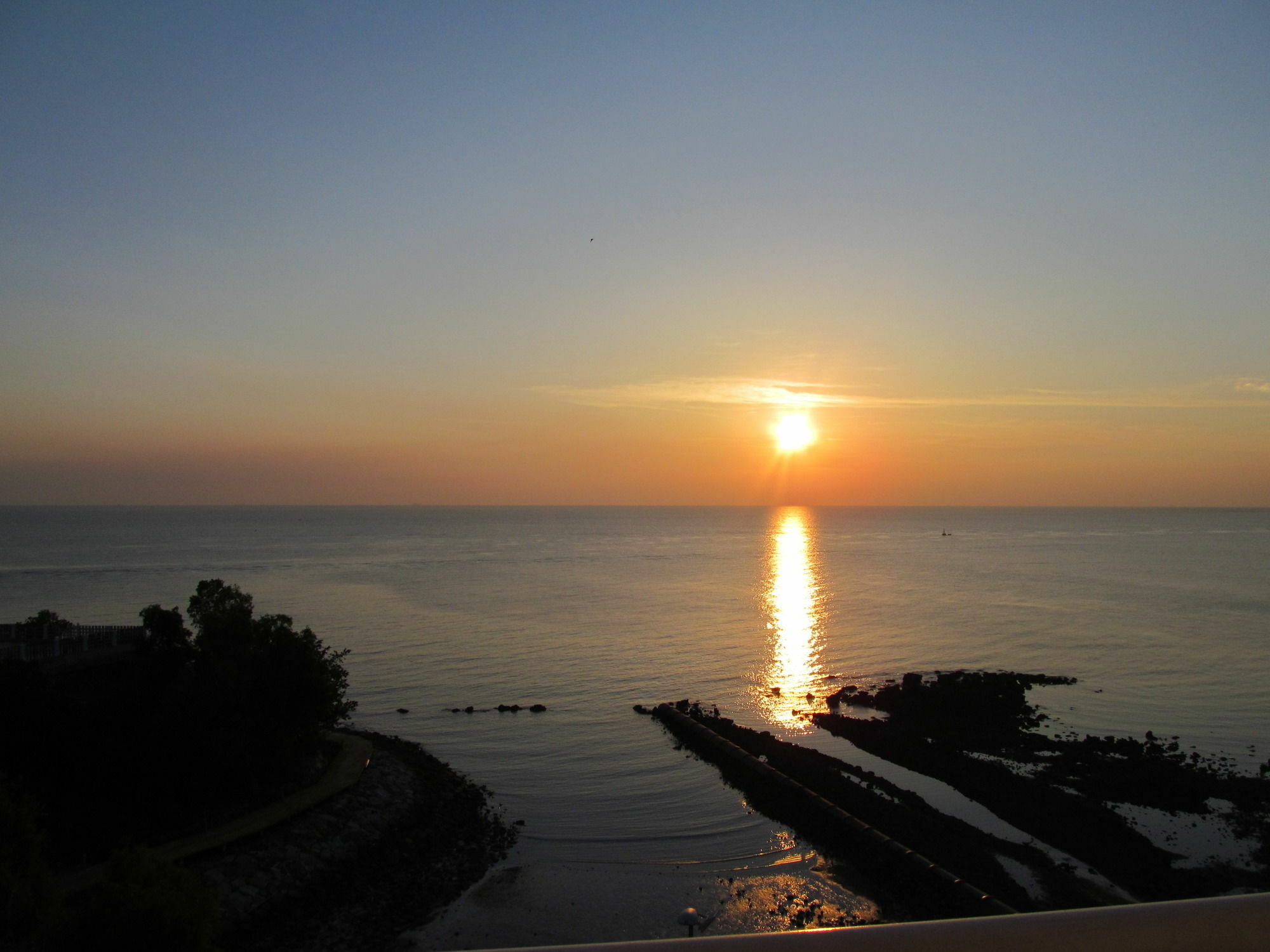 Klana Beach Resort Петалинг Джая Екстериор снимка